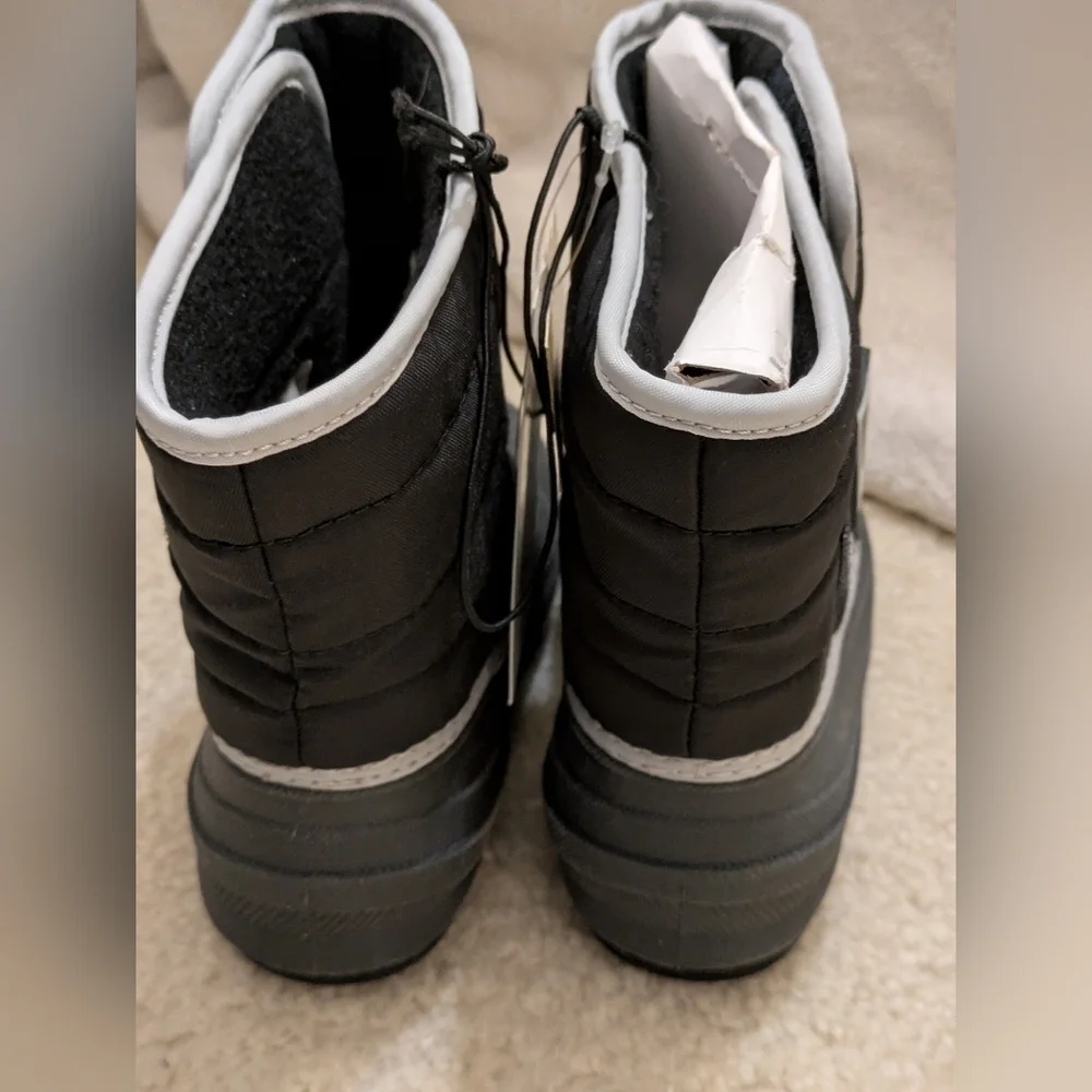 Cat And Jack Kids Boots 7 NWT